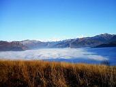 13 nebbia in valle-sole al Bernina